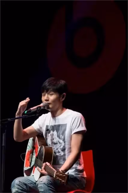 震驚!李榮浩曾經車禍肋骨插肺病危...爸瞞病...