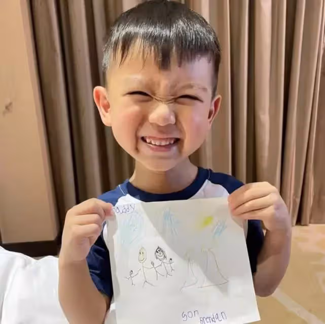 胡杏兒倆兒子被曝確診新冠,已在深圳醫院隔離治療,住院單據曝光