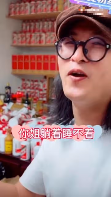 張敏新老公不行啊，都說生病了還穿著睡衣，老公仍多次讓她露臉