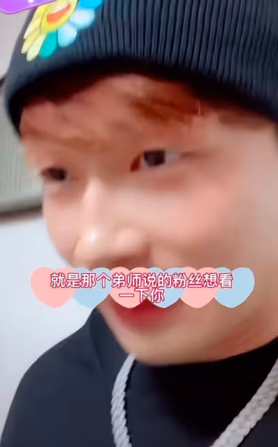 張敏新老公不行啊，都說生病了還穿著睡衣，老公仍多次讓她露臉