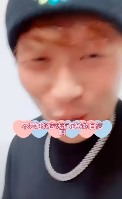 張敏新老公不行啊，都說生病了還穿著睡衣，老公仍多次讓她露臉