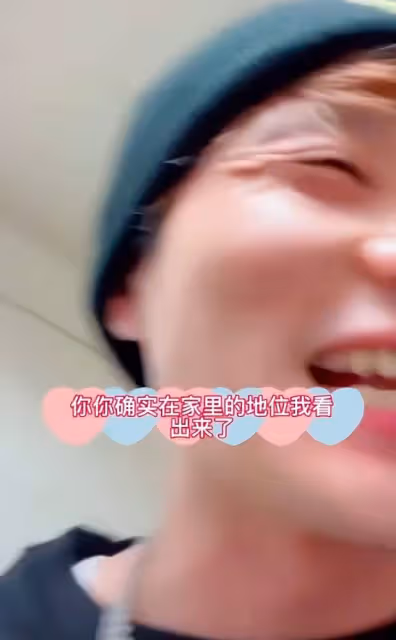 張敏新老公不行啊，都說生病了還穿著睡衣，老公仍多次讓她露臉