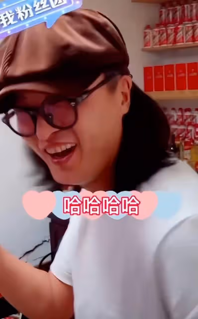 張敏新老公不行啊，都說生病了還穿著睡衣，老公仍多次讓她露臉