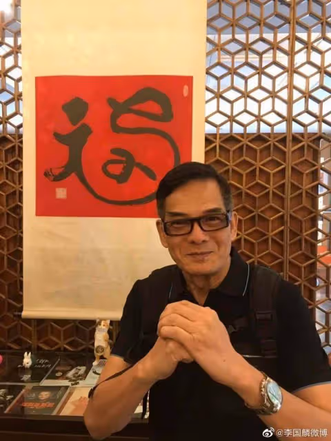 67歲TVB綠葉王直播間賣女性用品,網民問及體驗感,本人面露難色