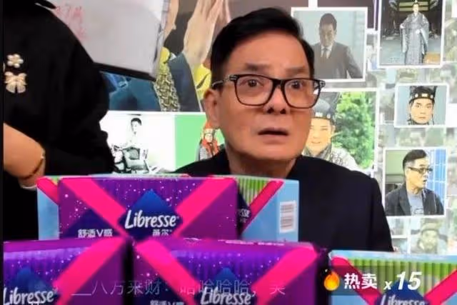 67歲TVB綠葉王直播間賣女性用品,網民問及體驗感,本人面露難色