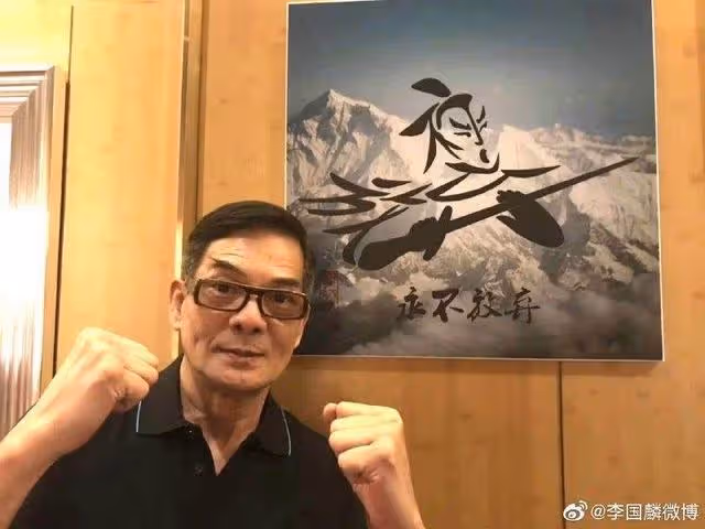67歲TVB綠葉王直播間賣女性用品,網民問及體驗感,本人面露難色