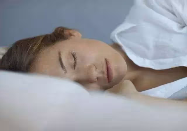 50歲後要睡多久?研究指出「最佳睡覺時間」苦勸:別被8小時綁架!