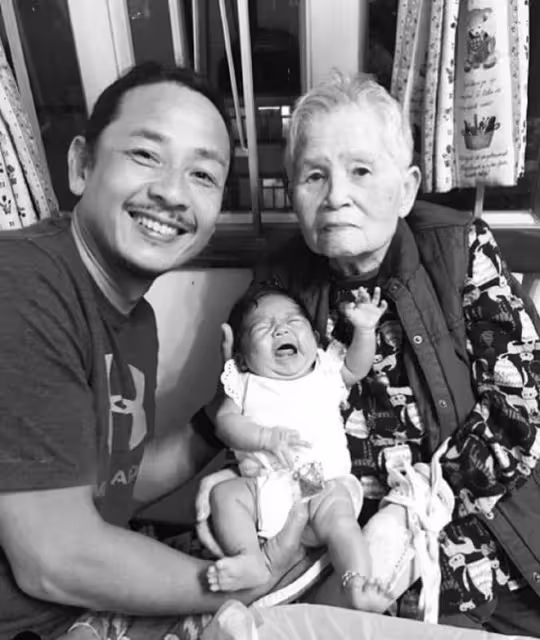 港星黃澤鋒95歲母親新冠去世!生前未打疫苗,母子隔窗見最後一面