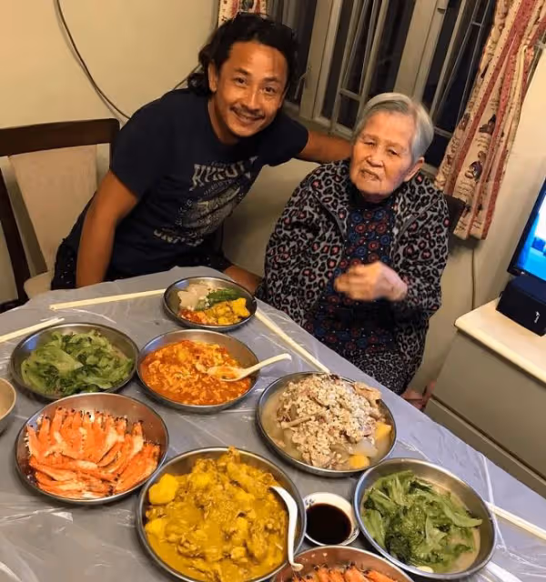 港星黃澤鋒95歲母親新冠去世!生前未打疫苗,母子隔窗見最後一面