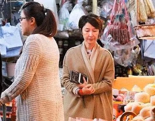 周慧敏卸妝後，黎姿卸妝後，關詠荷卸妝後，網友：［天差地別不敢認］