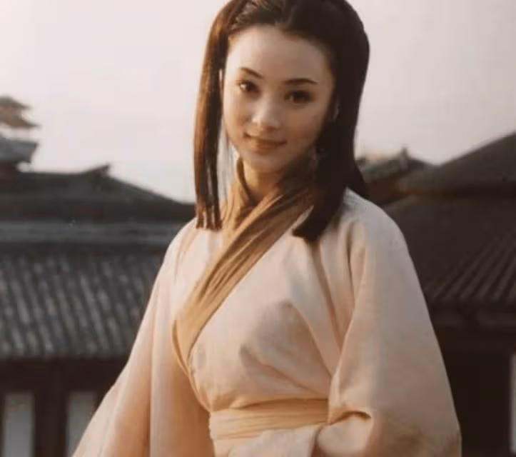 19歲的陳紅,19歲的林心如,19歲的陳德容,19歲的蔡少芬:麻煩讓讓