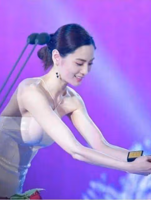 曾連續三年被評為「世界第一美女」的人究竟長啥樣?網友:很潤!