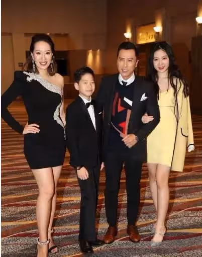甄子丹17歲女兒美得驚豔！皮膚白嫩精緻五官隨媽媽，「露胃裝」大秀性感身材，網：看臉不像17歲