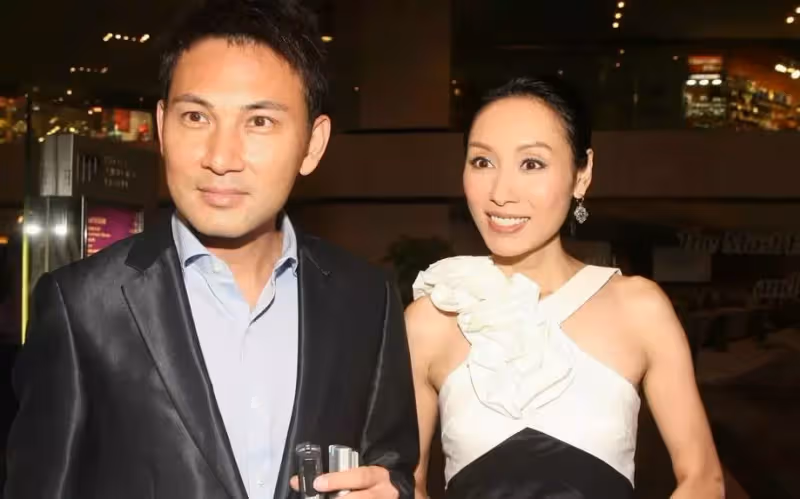 熊黛林3歲雙胞胎開學！穿校服裙子「顏值差距大」但呆萌可愛，被曝一年學費要12萬