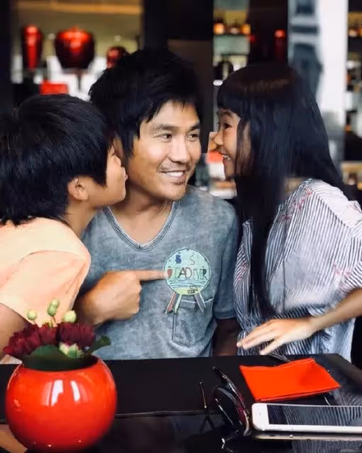 曹格一雙兒女大變樣！Joe帥氣迷人似換臉，當年的「包子臉醜萌姐姐」如今美到不敢認