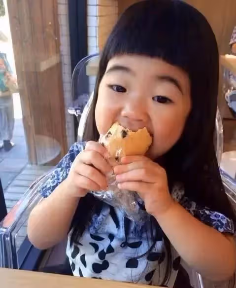 曹格一雙兒女大變樣！Joe帥氣迷人似換臉，當年的「包子臉醜萌姐姐」如今美到不敢認