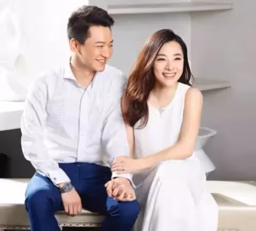 體操女神劉璇首曬女兒正臉照!小公主「大眼睛超水靈」長相神似爸爸,1家4口幸福溢滿屏