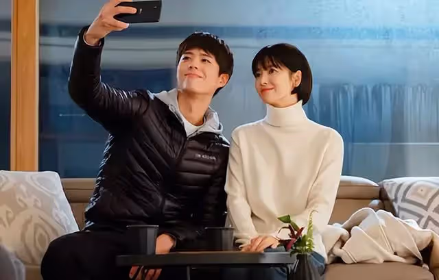 一年前成了他的前妻，一年後刷到他剛發的朋友圈，我不禁笑紅了眼