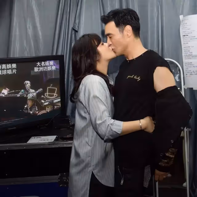 淚謝台灣老婆！鍾鎮濤「開業助還7億債」二婚重生　今收入破千萬「住奢華豪宅」超寵家人