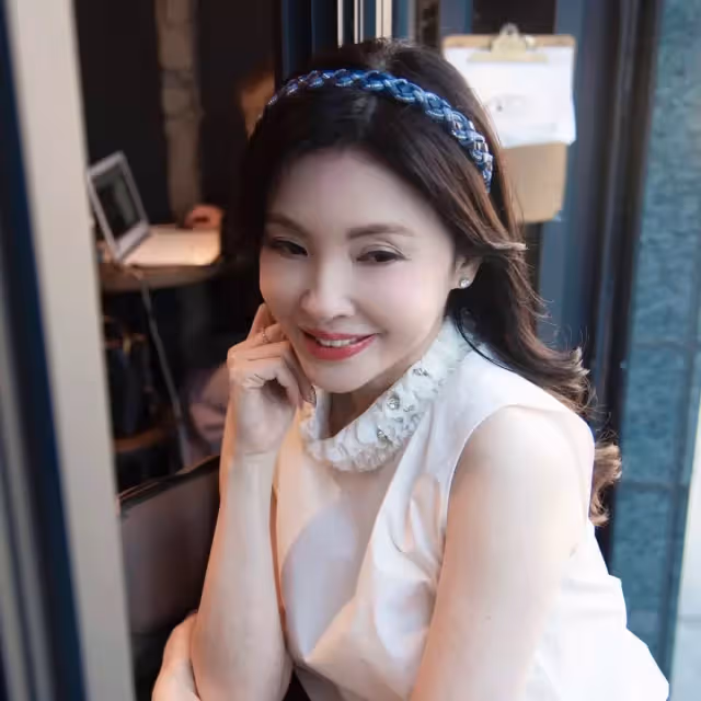 真心姊妹淘！何如芸當年「官司纏身被撻伐」：只有她為我發聲　被惹哭曝合照「人生有1知己就夠」