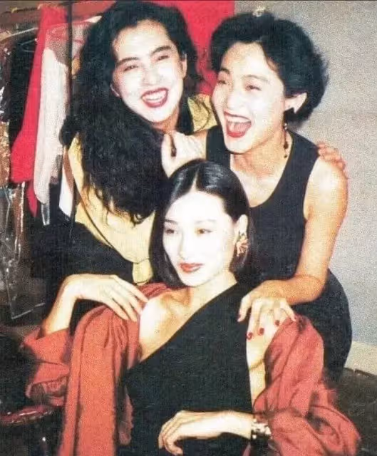 富豪許立信:娶「鬼後」王小鳳,砸重金為妻看病,千萬美金分員工