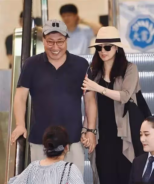 奪演藝圈「老少配冠軍」！李英愛「嫁大20歲老公」恩愛12年　70歲尪身價522億「對愛妻卻溫柔寵溺」