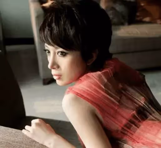 原本身家過億的他！為娶「孔雀公主」拋棄懷孕妻子 　放棄「億萬財產」也要娶她