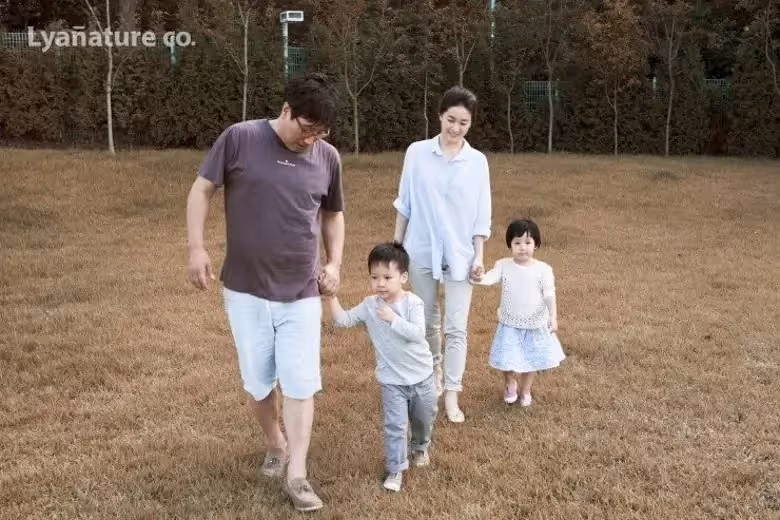奪演藝圈「老少配冠軍」!李英愛「嫁大20歲老公」恩愛12年 70歲尪身價522億「對愛妻卻溫柔寵溺」❤