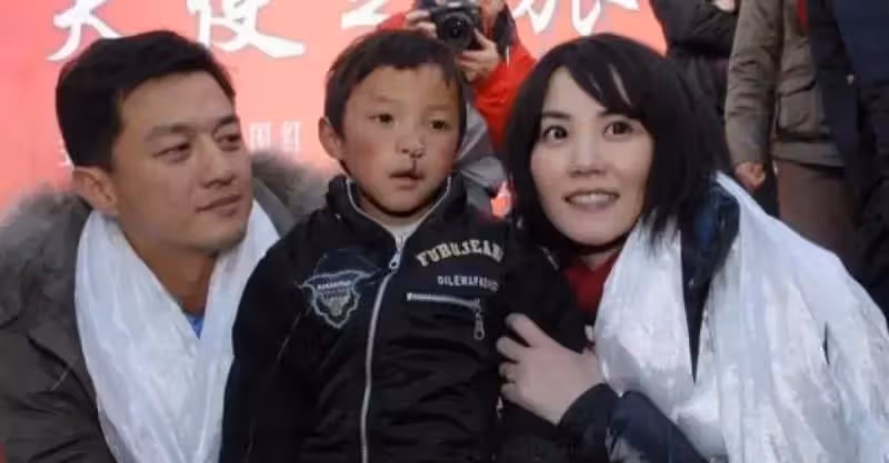 擺脫兔唇！王菲女兒3次術後重生「變身美少女」　近照曝光「金髮長腿氣質模樣」網友讚：不愧是天后女兒！