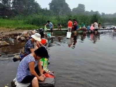 女兒懷孕後，冬天用涼水洗衣服，母親卻給婆家送大禮：我認輸了