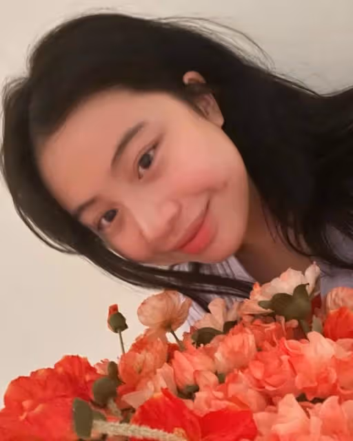 女大十八變!劉鑾雄甘比13歲女兒罕曬自拍,長相大氣超高顏值搶眼