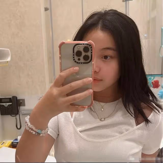 女大十八變!劉鑾雄甘比13歲女兒罕曬自拍,長相大氣超高顏值搶眼