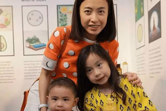 女大十八變!劉鑾雄甘比13歲女兒罕曬自拍,長相大氣超高顏值搶眼