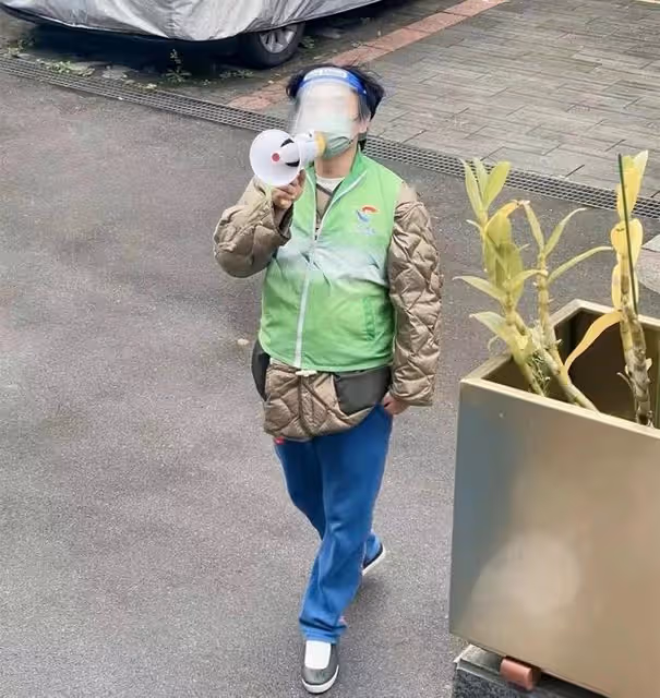 明星扎堆外出旅遊:陳坤遮擋嚴實、喬欣花枝招展,劉詩詩笑容滿面