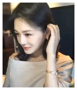 大S與具俊曄見面後首動態,曬限定款酒瓶,言語間儘是甜蜜浪漫