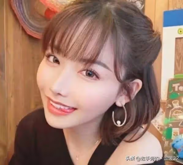 性感百變的人造無冕之王—Eimi