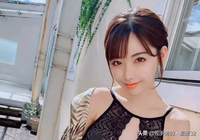 性感百變的人造無冕之王—Eimi