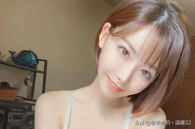 性感百變的人造無冕之王—Eimi