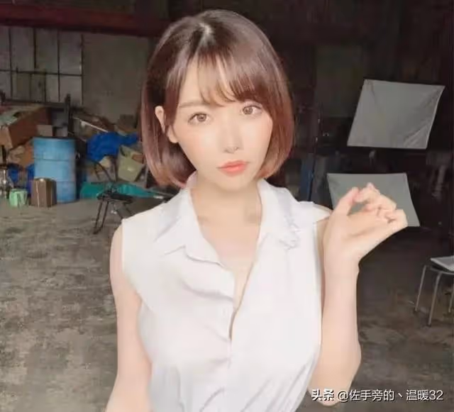 性感百變的人造無冕之王—Eimi