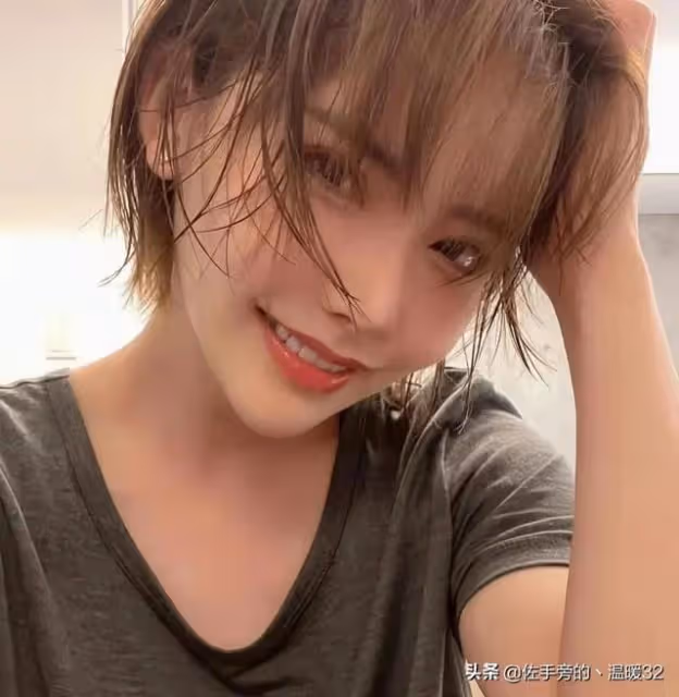 性感百變的人造無冕之王—Eimi