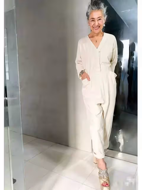 年過70也很美！奶奶擁9萬粉絲「大方曬出白髮皺紋」　氣質藏不住「穿搭時髦又優雅」網讚：心態超年輕