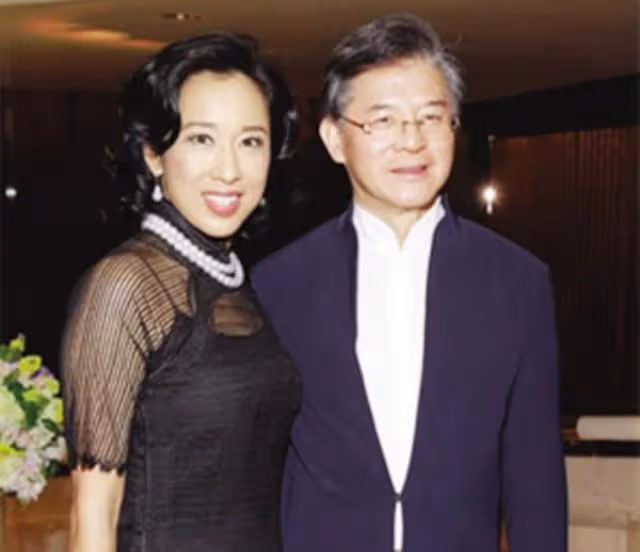 霍啟剛繼父羅康瑞:拋妻棄子60歲娶朱玲玲,親兒子拒絕繼承財產