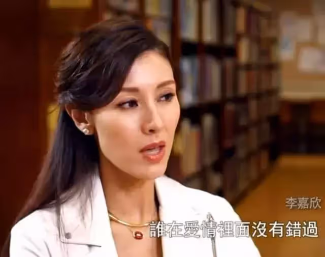 李嘉欣姐姐：相貌平平手段不輸妹妹，挺孕肚擠走原配，嫁十億富豪！