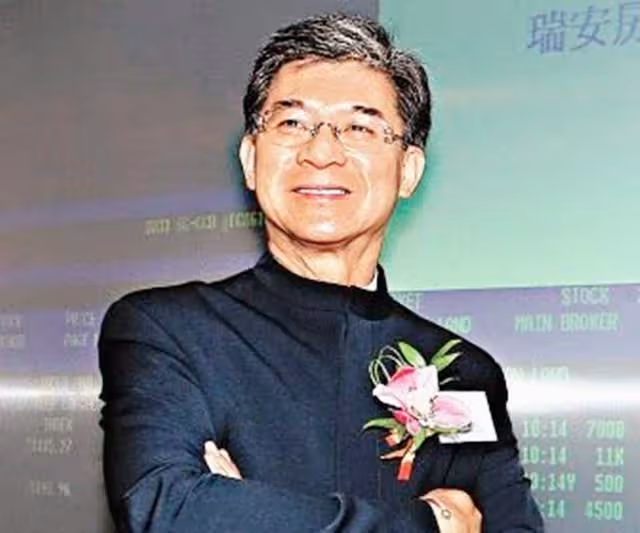 霍啟剛繼父羅康瑞:拋妻棄子60歲娶朱玲玲,親兒子拒絕繼承財產