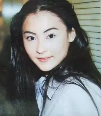 張柏芝上海豪宅首曝光，廚房雜亂好真實，用公主床單少女心滿滿，滿屋都是公主風，直言：我不差錢！