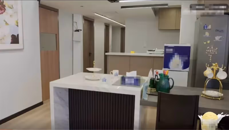 張柏芝上海豪宅首曝光，廚房雜亂好真實，用公主床單少女心滿滿，滿屋都是公主風，直言：我不差錢！