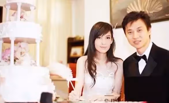 丈夫緋聞不斷！玉女掌門人與偷腥男友「分手7天後復合閃婚」　結婚「多年不生子」今53歲活成少女