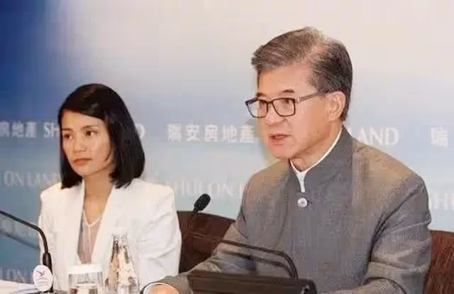 霍啟剛繼父羅康瑞:拋妻棄子60歲娶朱玲玲,親兒子拒絕繼承財產