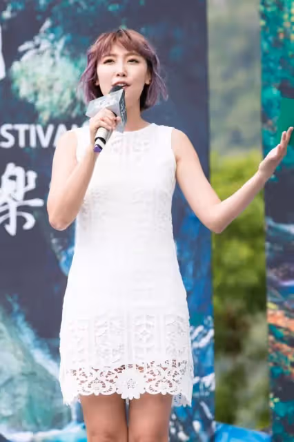 恭喜！36歲女星「宣布結婚時間點」羞曝男友承諾　穩交近7年「相處秘訣越愛越甜」：婚姻就是一張紙