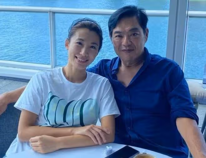 百億闊太李美慧確診,康復後全家到國外旅遊,大25歲老公老當益壯